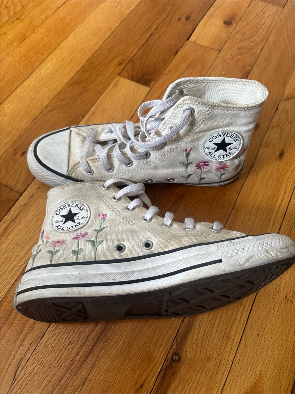 Converse Chuck Taylor All Star * Embroidered Floral size 5